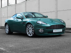 Imagen 3/21 de Aston Martin V12 Vanquish S (2004)