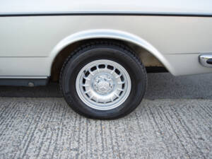 Immagine 25/28 di Mercedes-Benz 230 CE (1984)