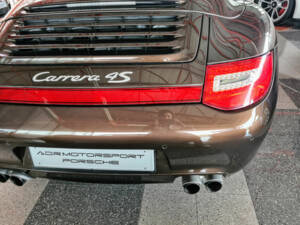 Immagine 17/21 di Porsche 911 Carrera 4S (2010)