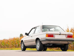 Immagine 5/80 di BMW 320i (1983)