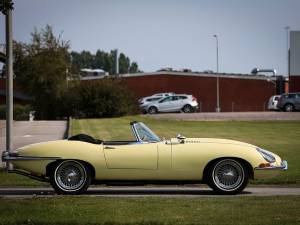 Image 23/35 of Jaguar E-Type (1967)