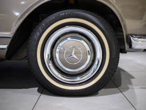 Image 9/72 of Mercedes-Benz 280 SL (1970)