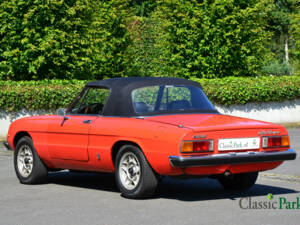 Image 7/50 of Alfa Romeo 2000 Spider Veloce (1981)