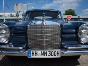 Image 37/39 of Mercedes-Benz 300 SE (1962)