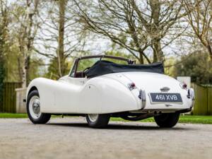 Image 3/50 of Jaguar XK 120 DHC (1953)