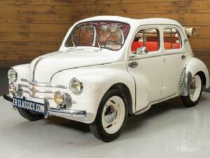 Image 4/19 de Renault 4 CV Decapotable (1952)