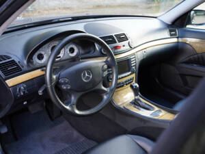 Imagen 3/50 de Mercedes-Benz E 230 (2009)