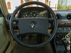 Afbeelding 38/50 van Mercedes-Benz 240 D (1980)