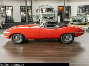 Image 2/15 de Jaguar E-Type 4.2 (1965)