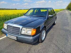 Bild 3/9 von Mercedes-Benz 300 D Turbo (1991)
