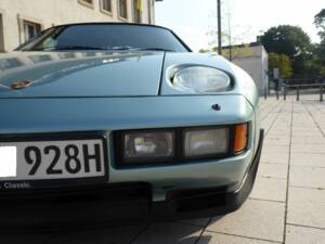 Image 22/70 of Porsche 928 S (1985)