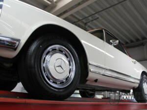 Image 9/50 de Mercedes-Benz 280 SL (1970)