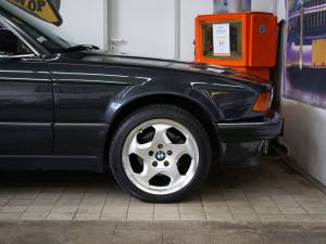 Image 38/47 of BMW 730i (1992)