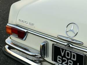 Image 21/50 of Mercedes-Benz 280 SE 3,5 (1971)