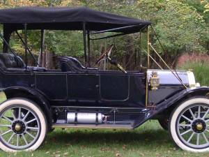 Image 2/32 of Overland Fore-Door Touring (1912)