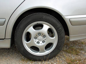 Imagen 25/34 de Mercedes-Benz E 240 (1999)