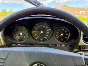 Image 18/22 of Mercedes-Benz 350 SLC (1972)