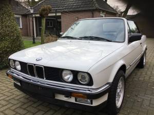 Image 1/20 de BMW 320i (1992)