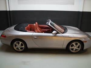 Immagine 32/50 di Porsche 911 Carrera 4 (2001)