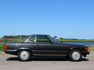 Imagen 11/23 de Mercedes-Benz 560 SL (1987)