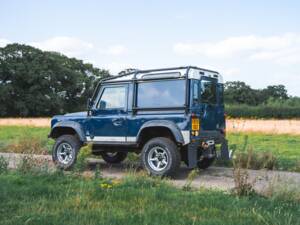 Image 22/50 of Land Rover 90 (1988)