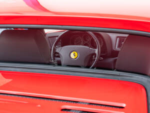Imagen 25/89 de Ferrari F 355 Berlinetta (1996)