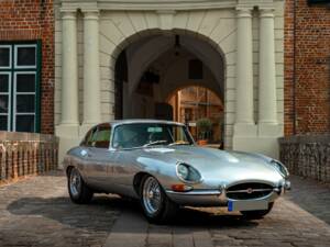 Bild 1/21 von Jaguar E-Type 4.2 (1965)