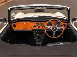 Image 21/47 de Triumph TR 6 (1971)