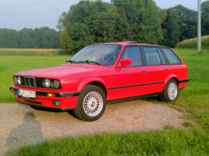 Immagine 20/23 di BMW 316i Touring (1993)