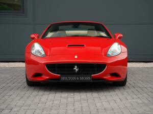 Image 7/50 of Ferrari California (2010)