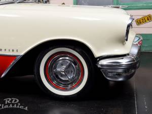 Image 37/50 of Oldsmobile 98 Starfire (1956)