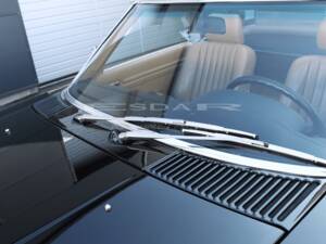 Image 14/23 of Mercedes-Benz 560 SL (1989)