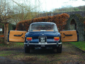 Image 39/50 of Alfa Romeo Giulia 1600 GT Junior (1977)