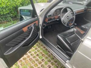 Immagine 27/29 di Mercedes-Benz 300 SE (1990)