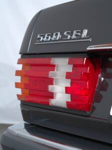 Image 24/52 of Mercedes-Benz 560 SEL (1988)