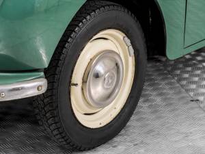 Image 27/50 of Morris Minor 1000 Traveller (1964)