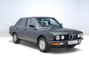 Immagine 3/43 di BMW 528i (1986)