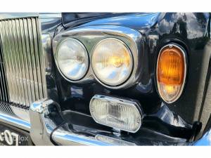 Image 6/49 of Rolls-Royce Corniche (1975)