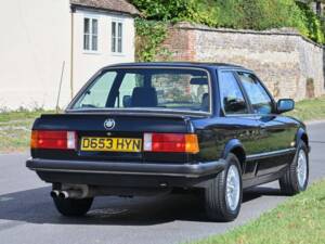 Image 3/8 de BMW 325i (1987)