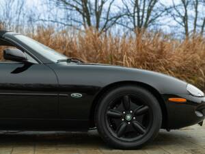 Image 29/50 of Jaguar XK8 4.0 (2006)