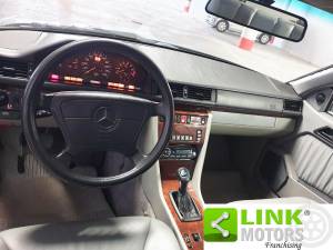 Image 10/10 de Mercedes-Benz E 200 (1994)
