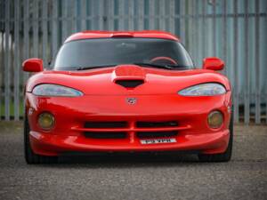 Image 7/8 of Dodge Viper GTS (1997)