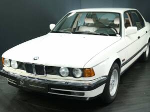 Immagine 1/30 di BMW 735i (1987)