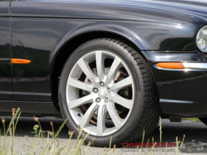 Immagine 23/44 di Jaguar XJ 8 4.2 (2004)