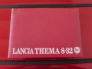 Image 13/33 of Lancia Thema 8.32 (1989)