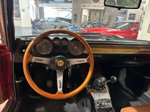 Bild 6/33 von Alfa Romeo 2000 GT Veloce (1972)