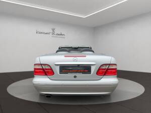 Image 7/23 of Mercedes-Benz CLK 200 Kompressor (2001)