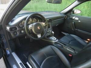 Image 15/33 of Porsche 911 Carrera S (2005)