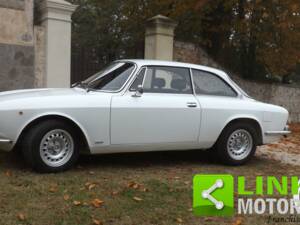 Afbeelding 4/10 van Alfa Romeo 2000 GT Veloce (1972)