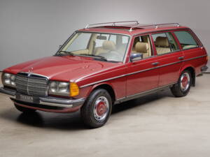 Image 1/50 of Mercedes-Benz 230 TE (1985)